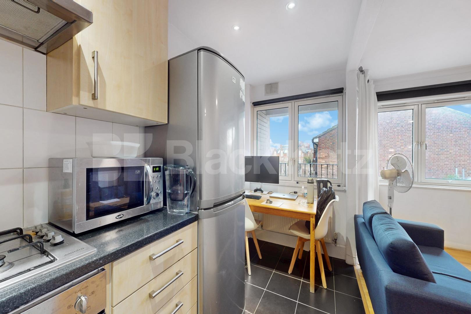 Top floor, double studio with charming balcony  Barlow Street , Elephant And Castle